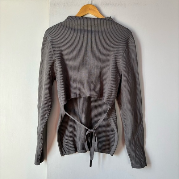 Aritzia Babaton Sculpt Knit Tie-Back Longsleeve in Grey - Picture 5 of 9